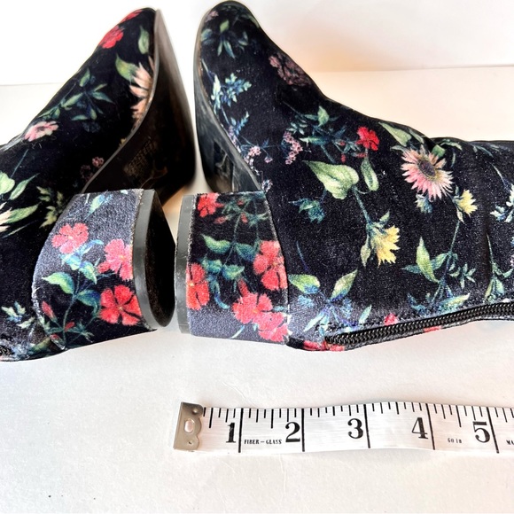 BETSEY JOHNSON Velvet Floral Talia Ankle Booties—SZ. 7 - Picture 11 of 11